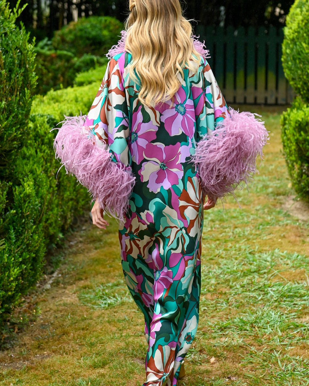 Lena Langes Maxikleid Federärmel Satin
