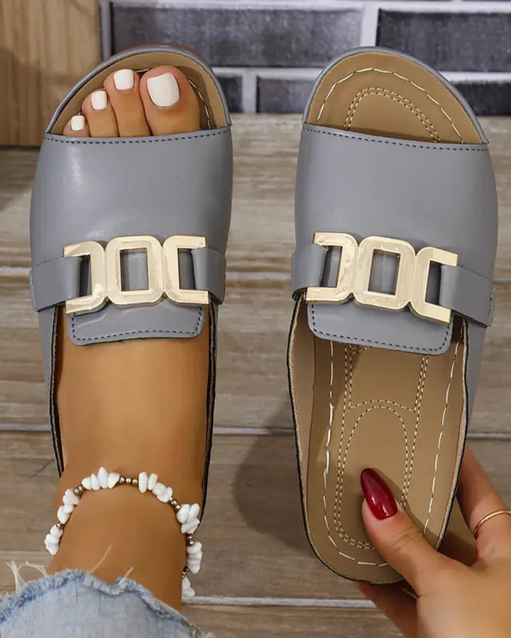 Skylar Flache Sandalen mit Schnalle