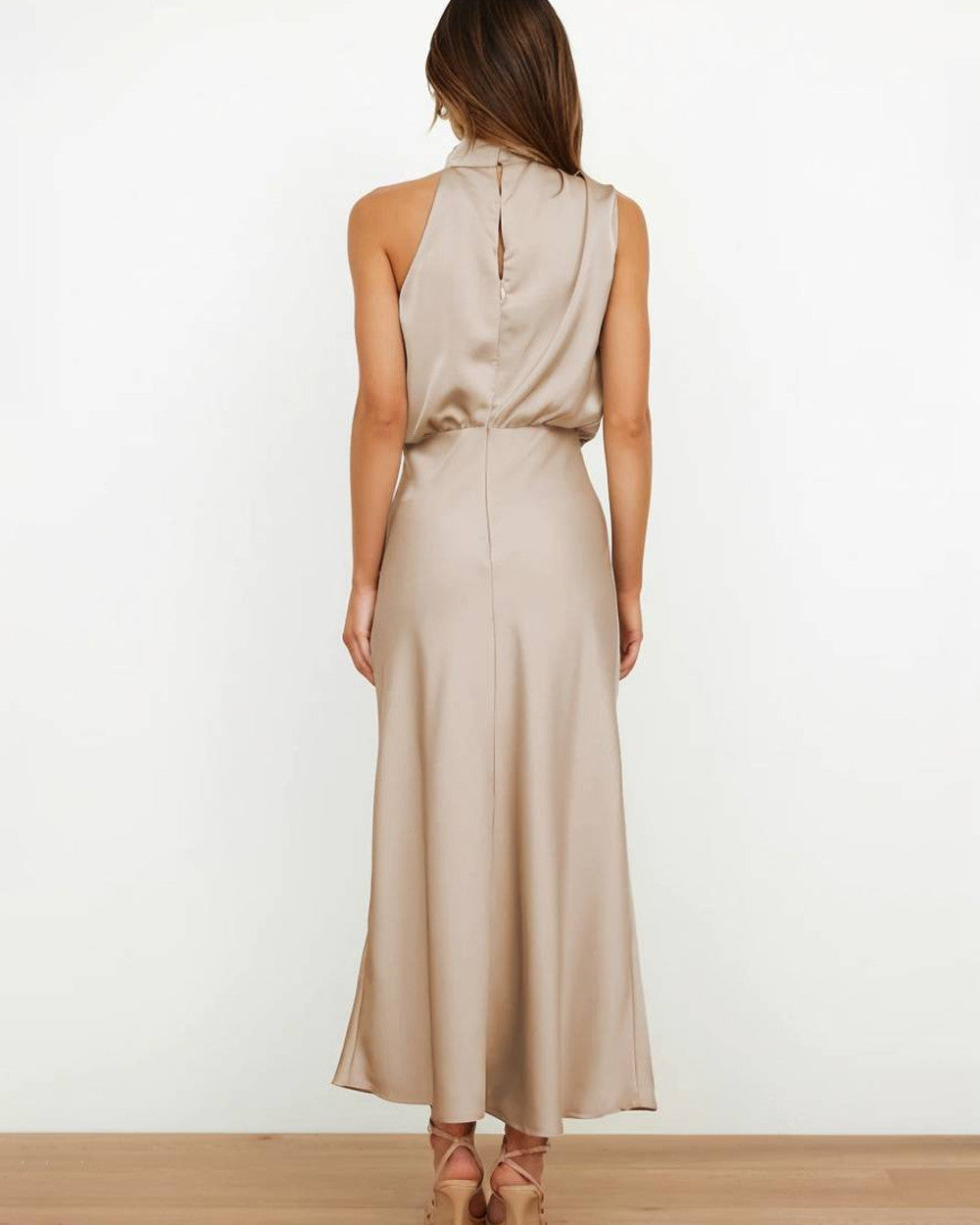 Lena Langes Abendkleid Neckholder Satin