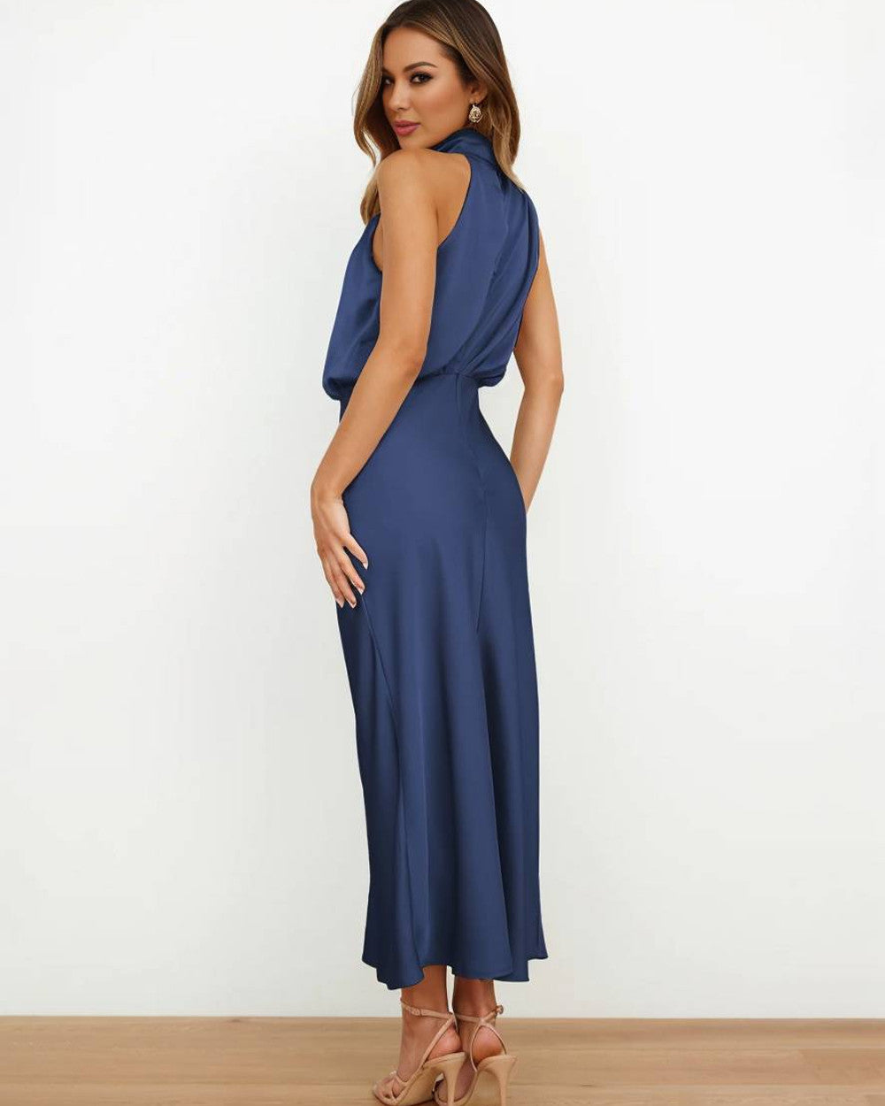 Lena Langes Abendkleid Neckholder Satin