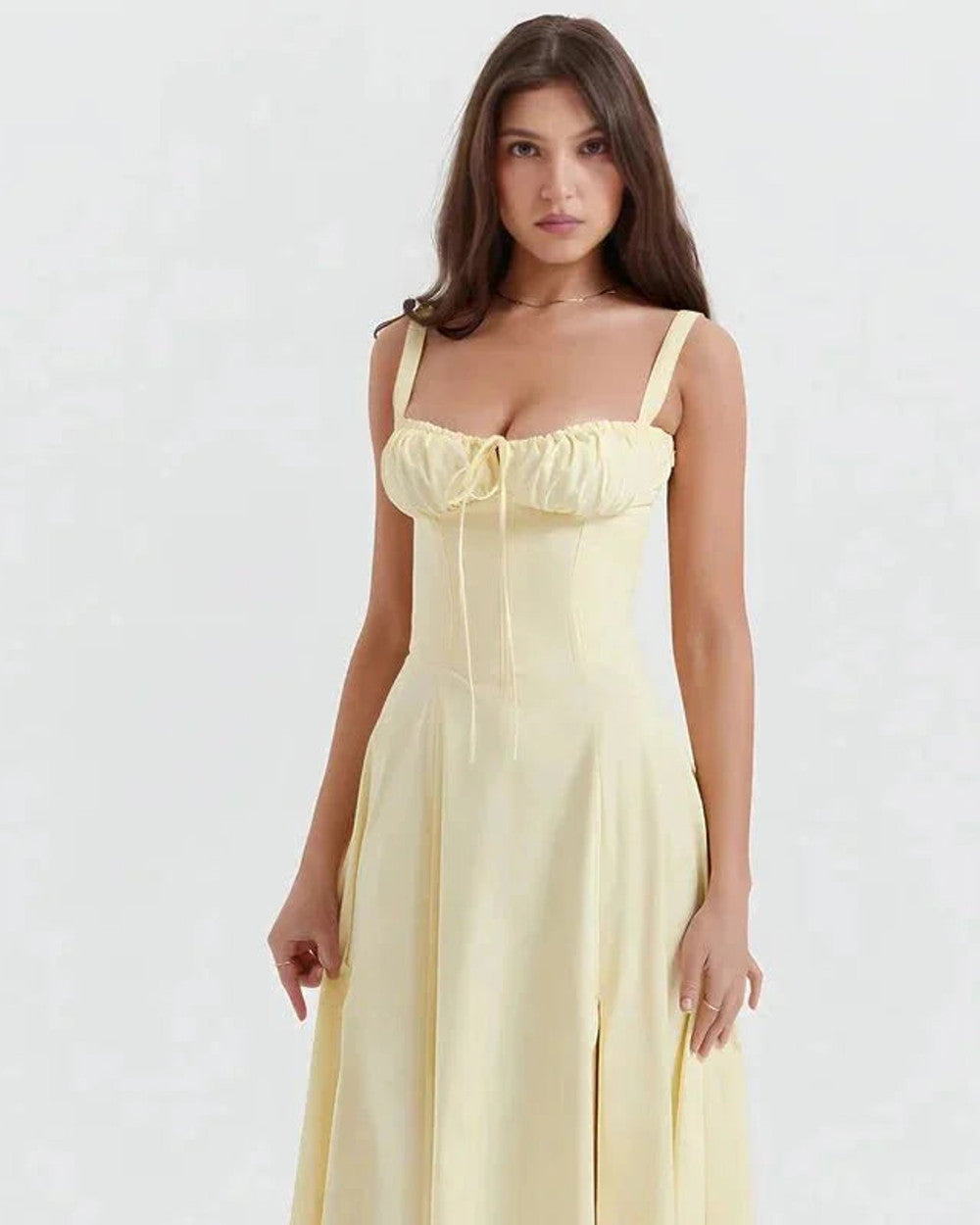 Linsay Elegantes Schnürkleid mit Schlitz