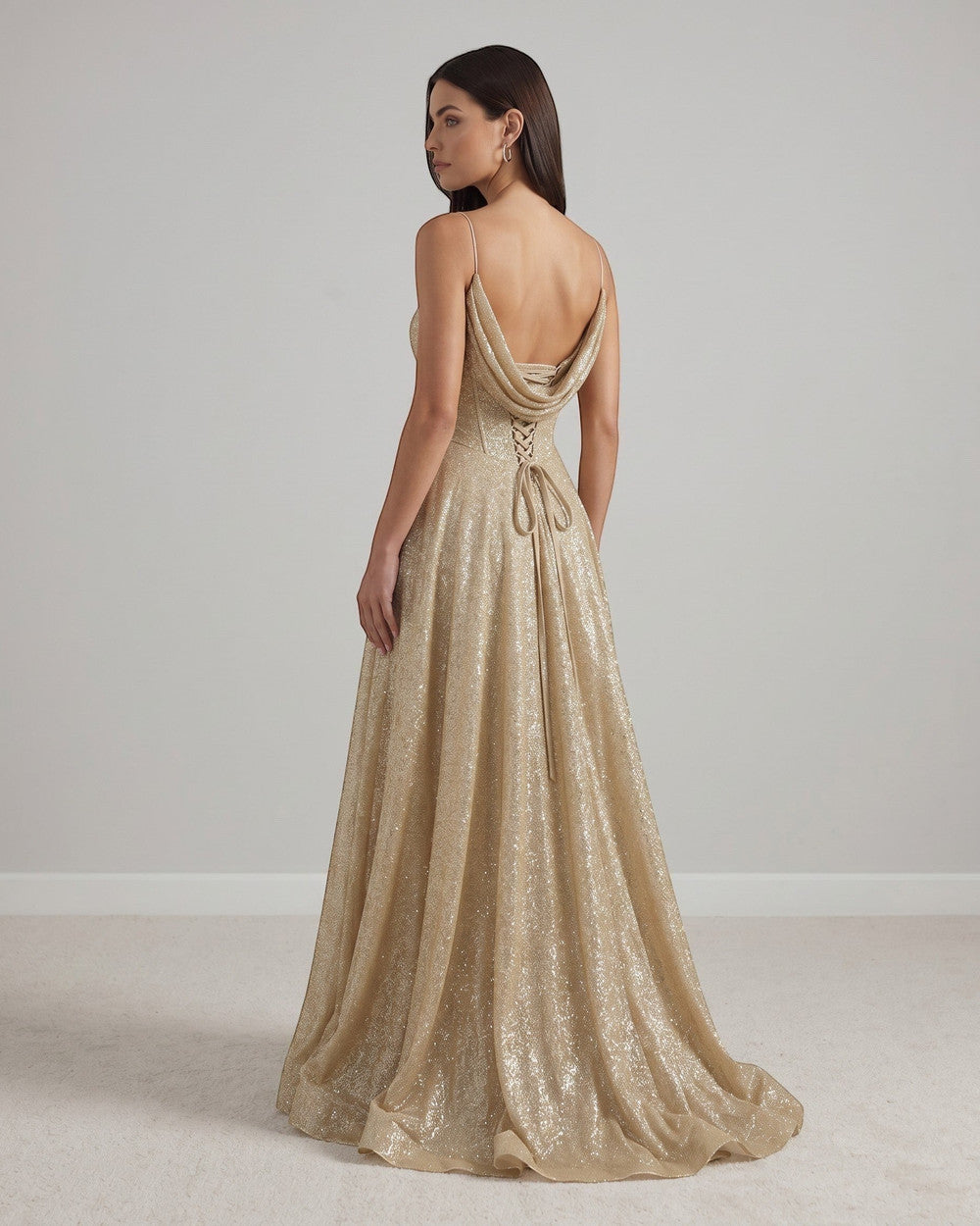 Alina Langes Abendkleid Bronzefarben