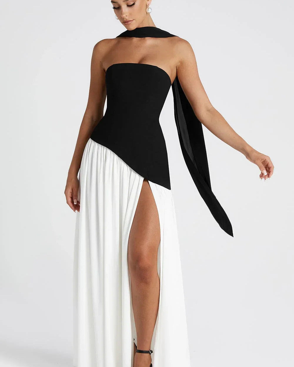 Alina Langes Korsett Abendkleid Schlitz