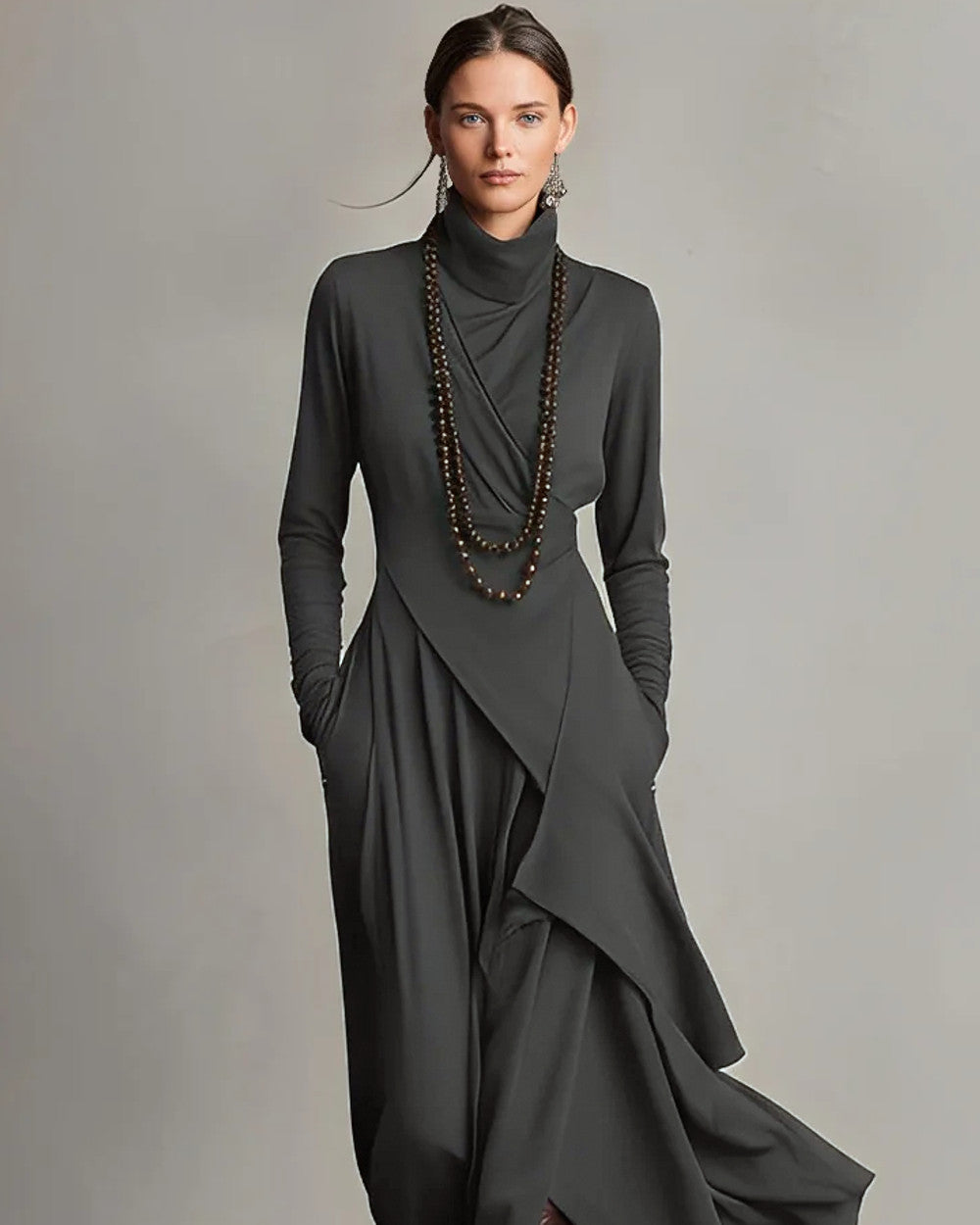 Lena Langes Asymmetrisches Rollkragen Kleid