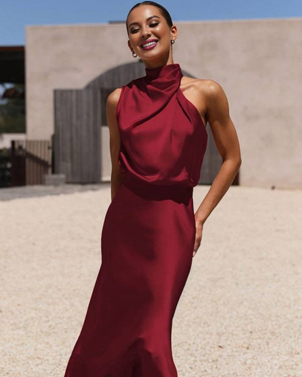 Lena Langes Abendkleid Neckholder Satin