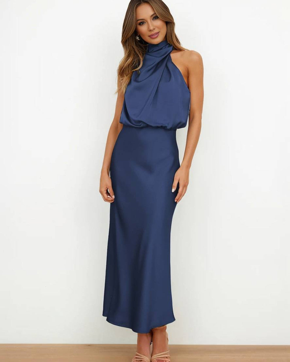 Lena Langes Abendkleid Neckholder Satin