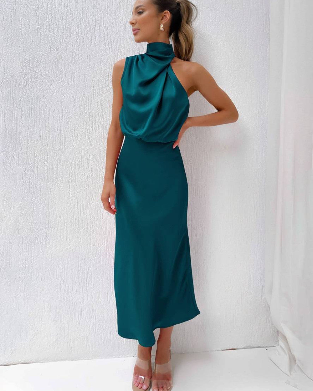 Lena Langes Abendkleid Neckholder Satin