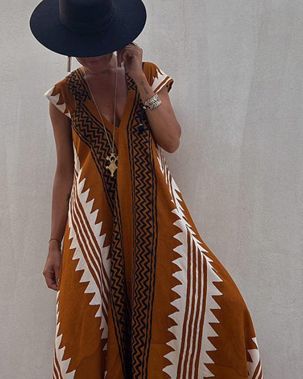 Lena Langes Strandkleid mit Ethno-Muster