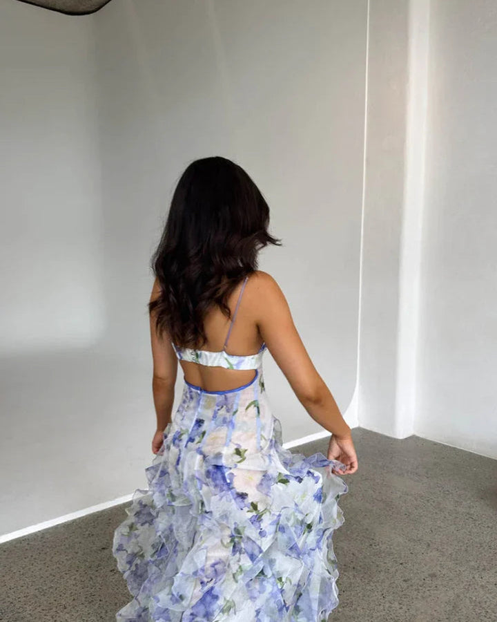 Lena Langes Blumenkleid mit Rüschen