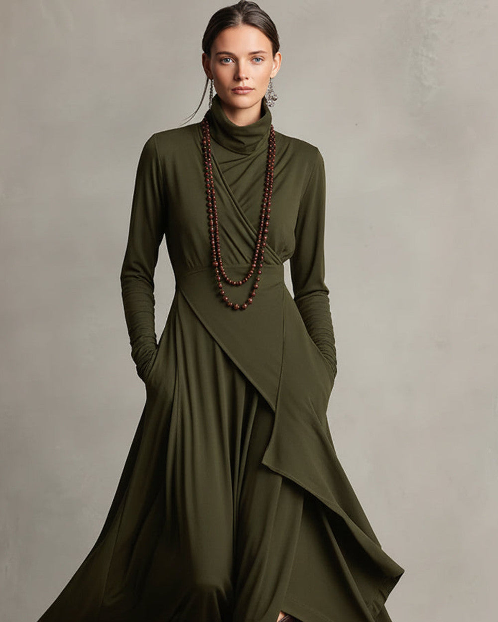 Lena Langes Asymmetrisches Rollkragen Kleid