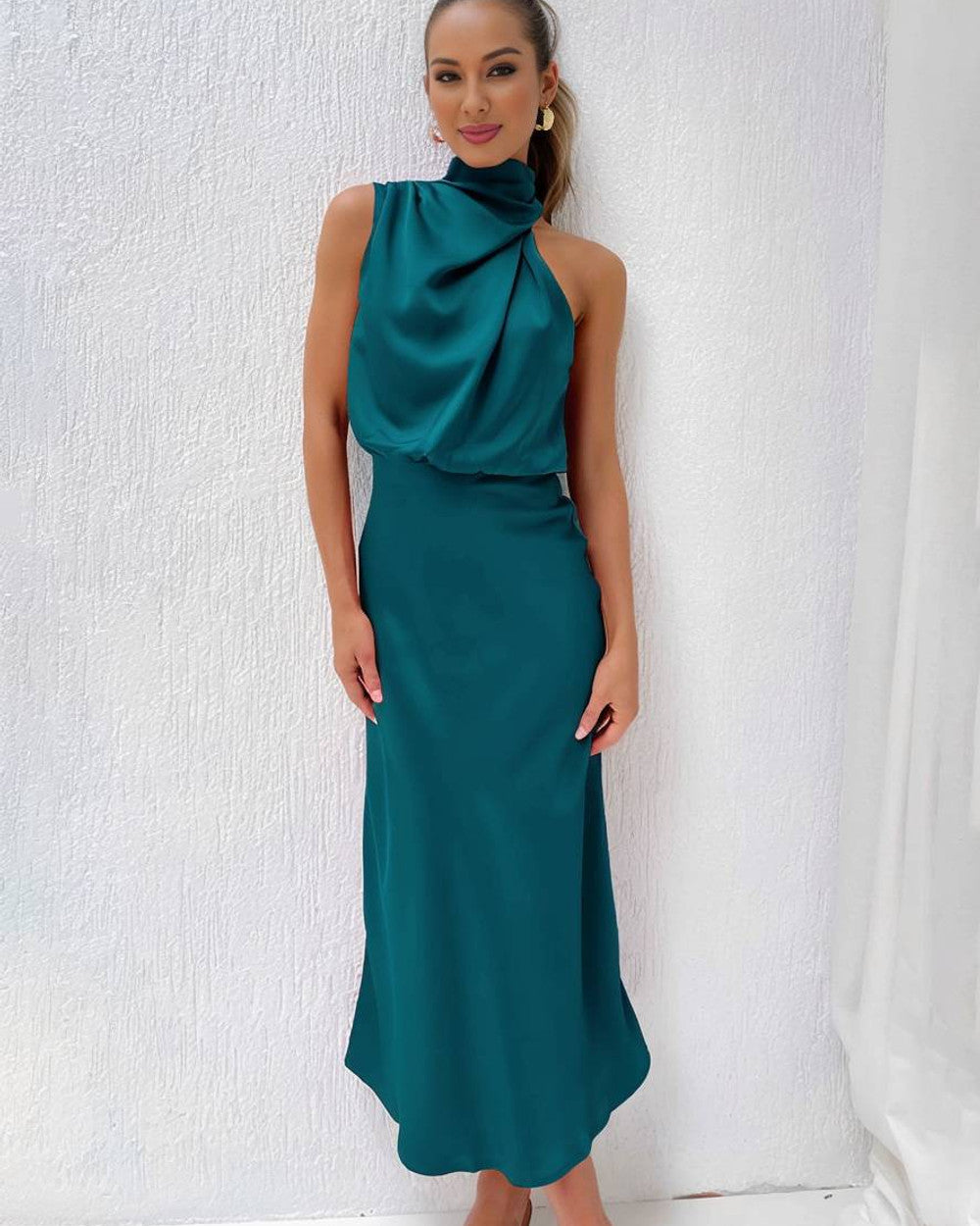 Lena Langes Abendkleid Neckholder Satin