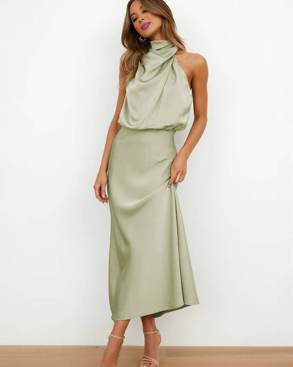 Lena Langes Abendkleid Neckholder Satin