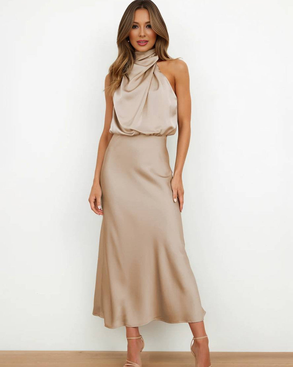 Lena Langes Abendkleid Neckholder Satin