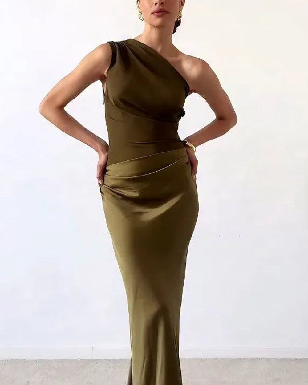 Anita Schulterfreies Faltenkleid Lang